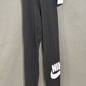 Nike women’s XS Black Leggings new with tags